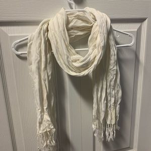 Suzy Shier cream scarf